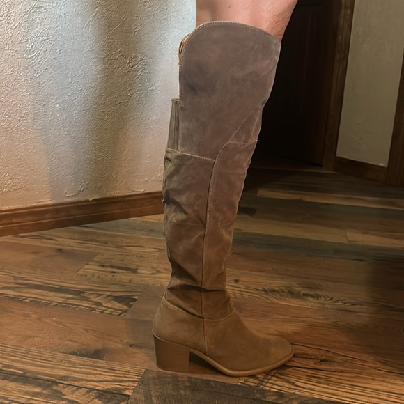Above knee suede boot - Picture 7 of 7